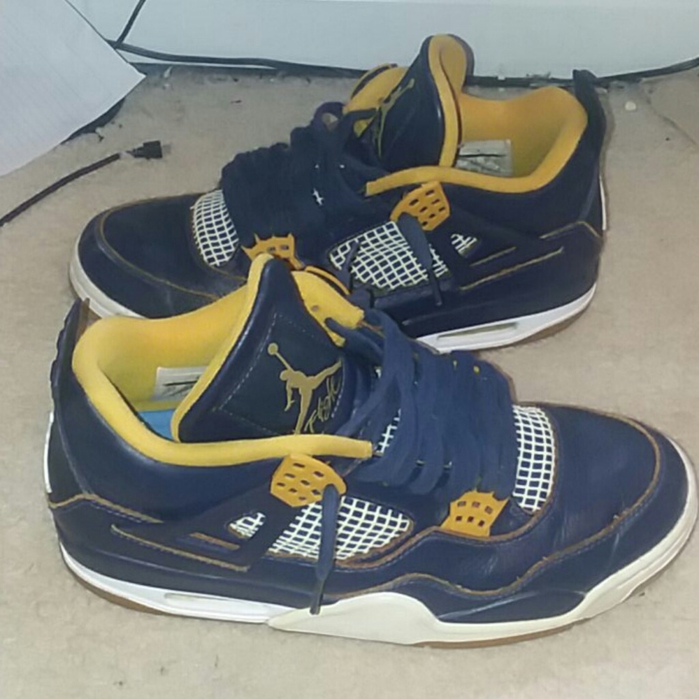 Jordan 4 dunk from above
